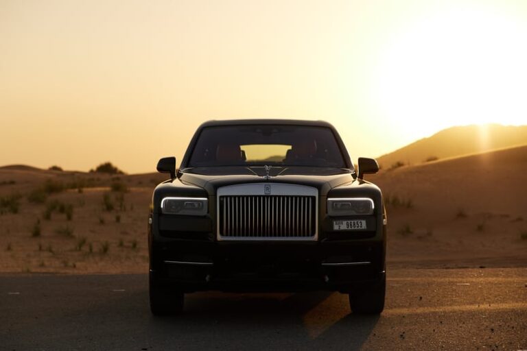 black_rolls-royce-cullinan_2023_17606_11491d39ab2dd6543368f198e672bca2