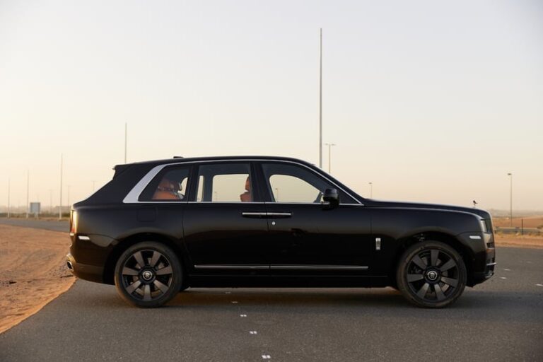 black_rolls-royce-cullinan_2023_17607_ad2a331af7e8b4ac4151d889049ba74d