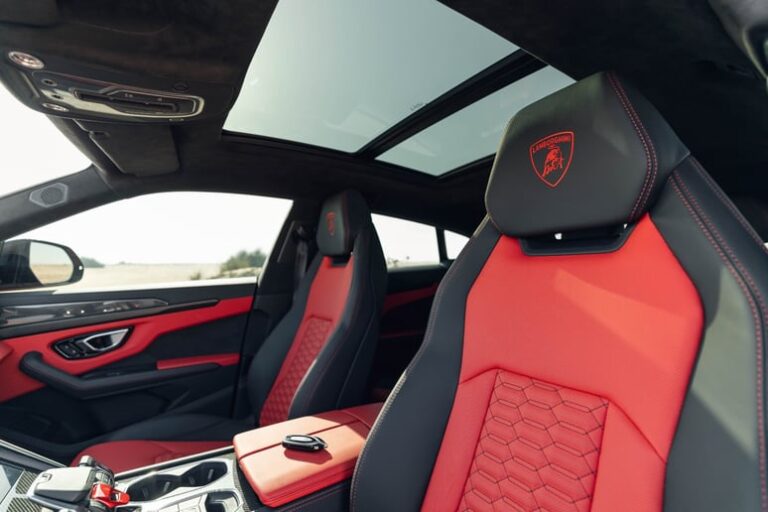 red_lamborghini-urus_2021_17887_a729eaefb5e9ddac9b315eccbf38f64b