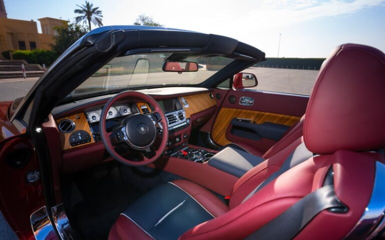 red_rolls-royce-dawn_2019_21688_912e564f522b6735e3b1f2c1b7e62a85